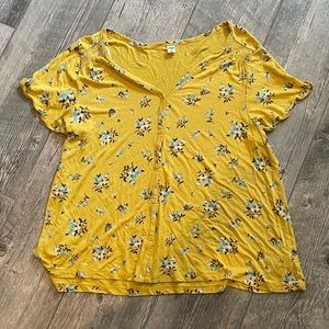 NWOT Old Navy Button Down Floral Tee